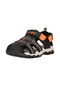 Svart och orange sandal med meshuvå, syntetiska remmar, justerbar krok-och-lussknäppning, gummisula och mönstrade detaljer.