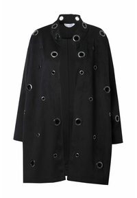 Abrigo largo de ante negro con grandes ojales plateados, que presenta un corte holgado y un cuello alto. Textura suave con un diseño de frente abierto.