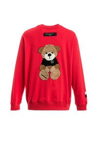 Sudadera roja con un diseño de oso de peluche en la parte trasera, con acentos de tela marrón y negra, y puños y dobladillo acanalados.