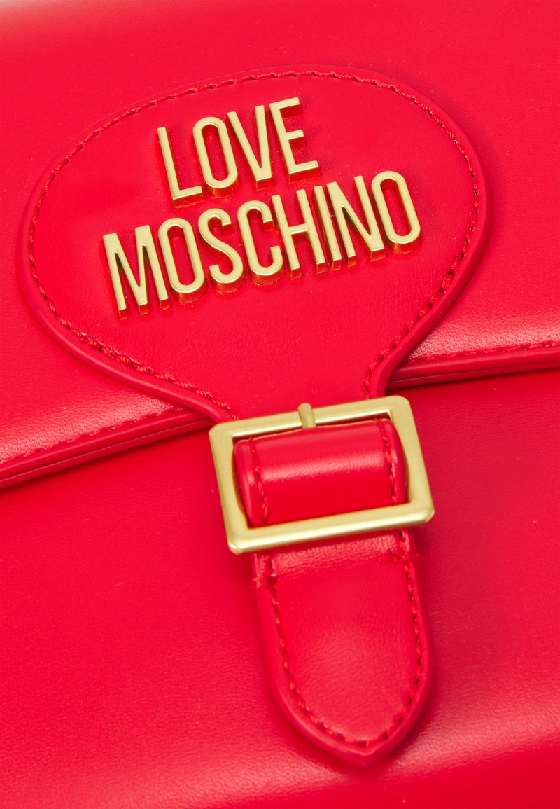 Damen Taschen | Love Moschino BUCKLE SADDLE Umhängetasche rosso/rot - BP30909 Damen Taschen | Love Moschino BUCKLE SADDLE Umhängetasche rosso/rot - BP30909