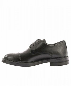 Scarpa oxford in pelle nera con punta arrotondata, design con lacci e suola piatta in gomma. Presenta cuciture sottili e una texture liscia.