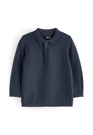Granatowy sweter typu polo z długim rękawem, wykonany z dzianiny, z teksturowanym wzorem w kwadraty oraz trzema ciemnymi guzikami na przedniej plisie.