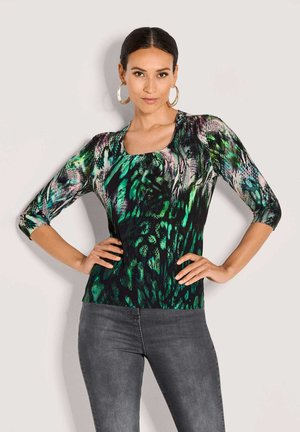 Langärmliges, tailliertes Oberteil in grün, schwarz und lila im Tierdruckmuster, mit Rundhalsausschnitt und weichem, dehnbarem Material.
