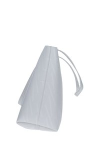 Borsa bianca con motivo geometrico, realizzata in materiale sintetico texturizzato, caratterizzata da una forma conica e due sottili manici flessibili.