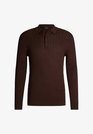 Polo à manches longues marron avec un motif texturé en côtes, col classique et patte de boutonnage. Le tissu semble doux et tricoté.