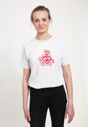 T-shirt bianca in cotone con un audace design grafico rosso raffigurante personaggi dei cartoni animati e un cuore al centro, maniche corte e vestibilità rilassata.