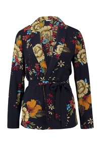 Giacca avvolgente con stampa floreale in blu scuro, caratterizzata da maniche lunghe, colletto a scialle e cintura annodata in vita. Tessuto morbido e leggero.