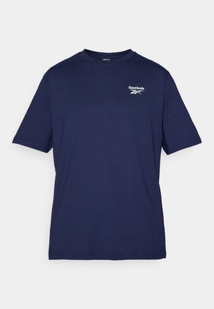 Nachtblaues Baumwoll-T-Shirt mit kurzen Ärmeln, Rundhalsausschnitt und einem weißen Reebok-Logo auf der linken Brust. Glatte Textur, lässiges Design.