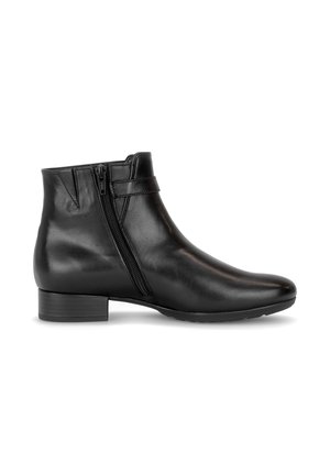 Bottine en cuir noir à talon bloc bas, fermeture éclair latérale et couture décorative, présentée de profil sur fond blanc.