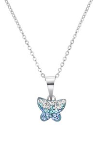 Collana in argento con pendente a forma di farfalla decorato con cristalli trasparenti e blu, che mostra un motivo a gradiente dal turchese al blu chiaro.