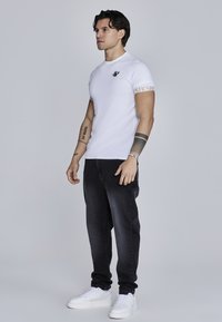 SIKSILK Triko s potiskem - white