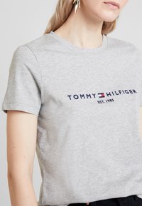 Tommy Hilfiger T-shirt z nadrukiem