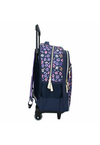 Roltas met een donkerblauwe basis en een bloemmotief in paars, roze en wit. Voorzien van twee ritssluitingen en een uitschuifbare handgreep.