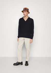 Only & Sons ONSPOWEE LIFE STRAIGHT - Camisola - black