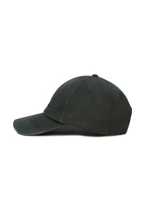 Schwarze Baseballkappe mit sechs Paneelen, gebogenem Schirm und Belüftungsösen, von der Seite auf weißem Hintergrund gezeigt.