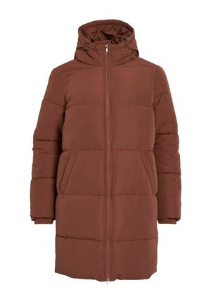 Manteau matelassé marron avec capuche, fermeture éclair à l'avant et deux poches latérales ; présente des poignets côtelés et un design matelassé.