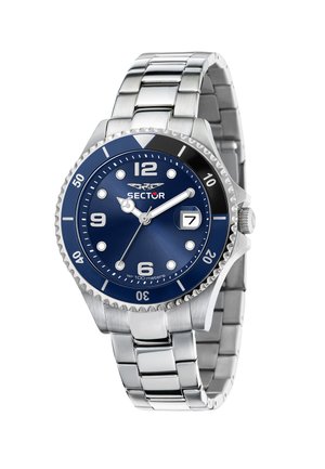 Orologio Sector con bracciale in acciaio inossidabile, quadrante blu, indicatori dell'ora luminosi e vetro per la data. Resistente all'acqua fino a 100 metri.