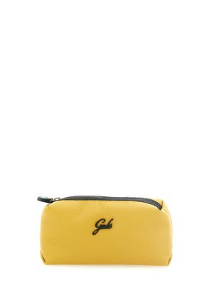 Bustina gialla in pelle con cerniera e logo nero "Gabs" sul davanti, forma rettangolare e texture martellata.