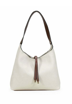 Bolso de hombro de cuero beige con correa marrón oscuro y detalle de cordón, con acentos metálicos dorados en los extremos de la correa.