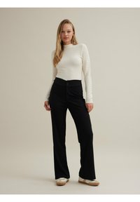 INSIDE ELÁSTICO WIDE LEG - Pantalones - black