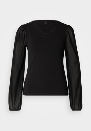 Top ajustado negro con escote en V, mangas abullonadas de malla negra transparente y textura suave; presenta detalles fruncidos en los dobladillos de las mangas.