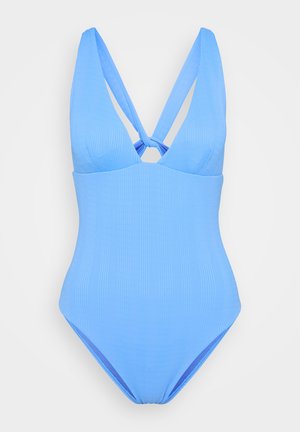 Fato de banho one-piece azul com textura canelada, decote em V profundo e alças cruzadas. Apresenta um detalhe recortado nas costas e um design elegante.