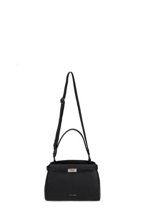 Sac à main en cuir noir avec poignée supérieure et bandoulière réglable, fermoir tournant argenté et petit logo de la marque sur le devant.