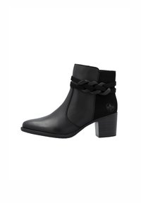 Bottine noire en cuir et suède avec un détail de sangle tressée et un talon bloc, dotée d'un design légèrement pointu.