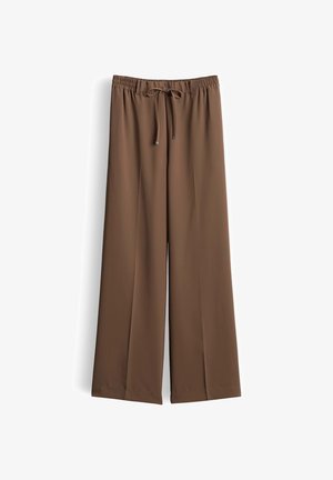 Pantalon marron à jambes larges avec taille élastique et cordon à l'avant, en tissu lisse, présenté à plat sur fond blanc.