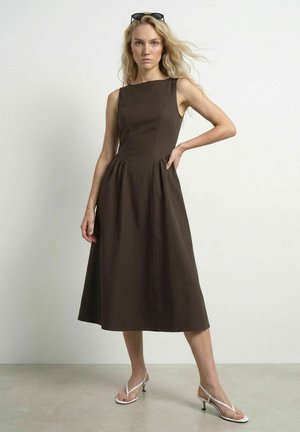 HYPEDROP, MIDI DRESS HDBAKIRAS SL BOATNECK - Robe de jour - chocolate brown