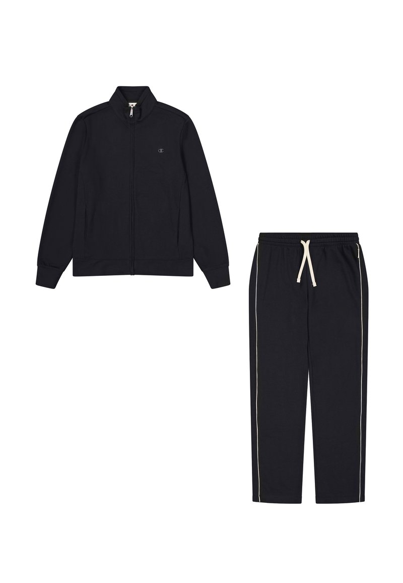Czarny dres sportowy z zamkiem błyskawicznym, posiadający wysoki kołnierz oraz spodnie z elastycznym pasem, oba z kontrastowymi paskami po bokach.
