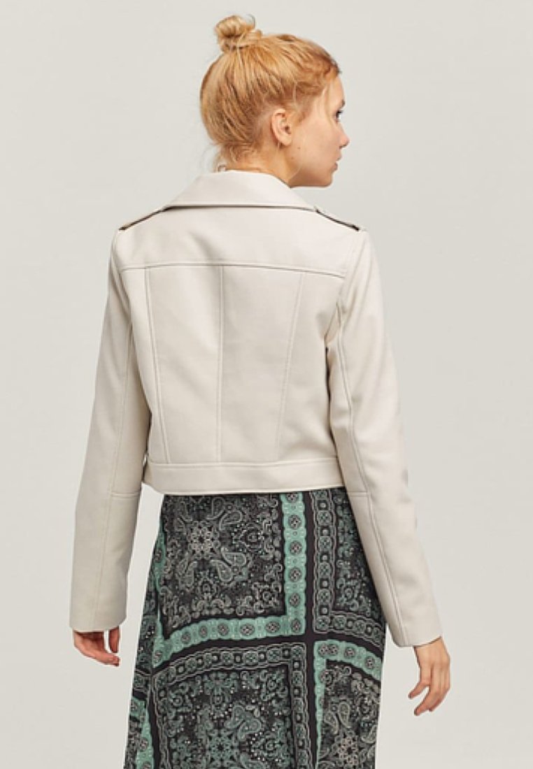 Damen Leichte Jacken | Stradivarius Kunstlederjacke white/weiß - JH94352 Damen Leichte Jacken | Stradivarius Kunstlederjacke white/weiß - JH94352