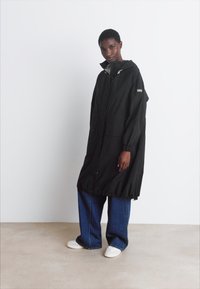 Barbour International VARONA SHOWERPROOF - Vízálló dzseki - black