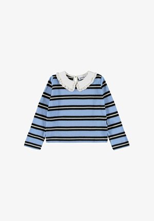 Blauw overhemd met lange mouwen met zwarte en witte horizontale strepen en een witte gerimpelde Peter Pan-kraag.
