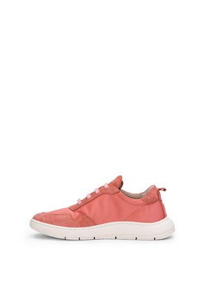Trainers - red