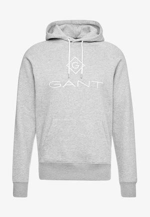 Hellgrauer Kapuzenpullover mit Vordertasche, weißen Kordeln und weißem GANT-Logo mittig auf der Brust.