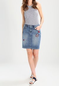 GAP Top - dark blue