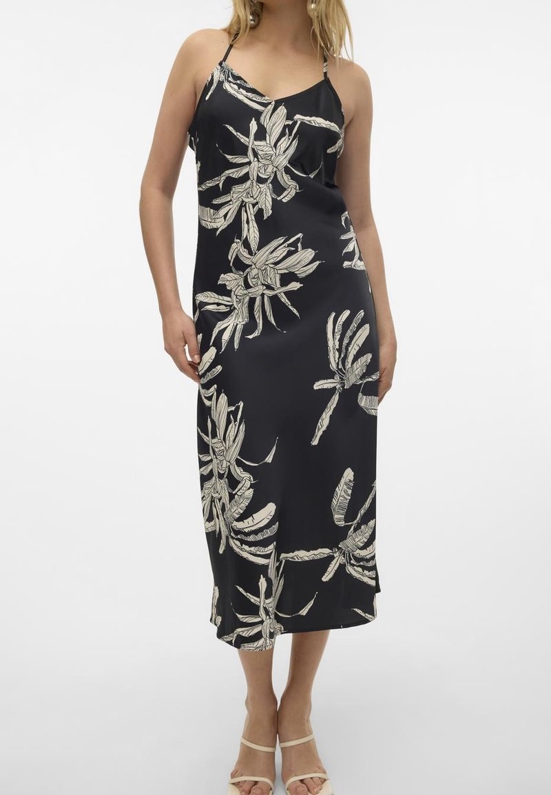 Robe en satin noir avec un motif floral crème. Dotée de fines bretelles et d'une coupe mi-longue. Texture lisse, silhouette décontractée.