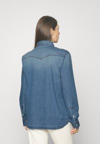 OPUS FITTONIA - Button-down blouse - fresh light blue