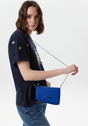 Twist, TWIST BAG CHAIN STRAP FLAP BAG - Pochette - blue