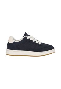 Navy blue sneaker valmistettu mokasta, jossa on valkoiset nauhat ja valkoinen kantapääkorostus. Sisältää teksturoidun paneelimuotoilun ja kumisen pohjan.