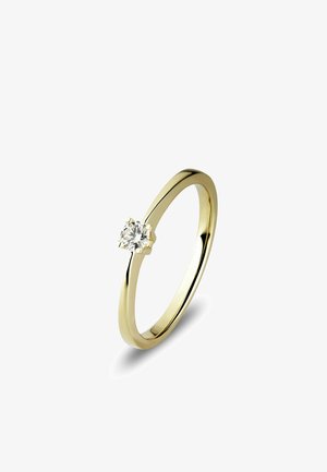 Goldring mit einem einzelnen runden Diamant-Solitär, gefasst in einer sechszackigen Fassung auf einem polierten Band vor weißem Hintergrund.