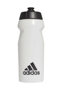 Botella de agua de plástico blanca con tapa de rosca negra, que presenta un destacado logo negro de adidas en la parte frontal y un diseño de agarre contorneado.