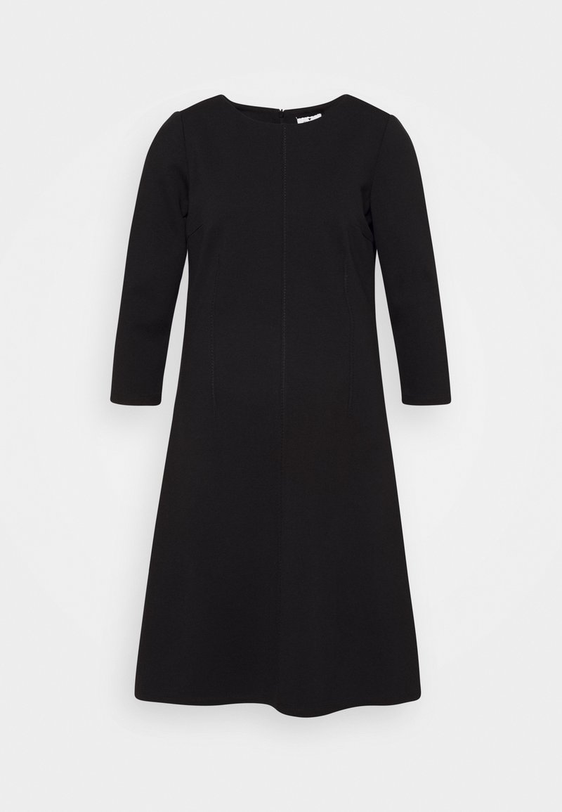 Svart knälång klänning med 3/4 ärmar, rund halsringning och en central söm. Tillverkad av lätt texturerad, slät tyg.