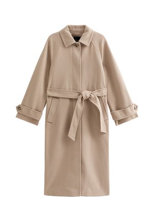 Gabardina beige con un diseño elegante, cinturón para atar en la cintura y mangas largas. Cuenta con bolsillos laterales y un cuello ligeramente estructurado.