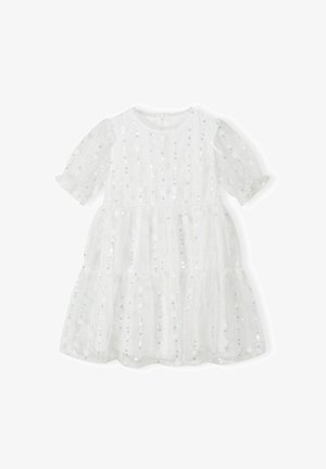 Robe blanche pour tout-petit avec manches bouffantes transparentes, col rond, jupe à volants et rayures verticales de sequins argentés.