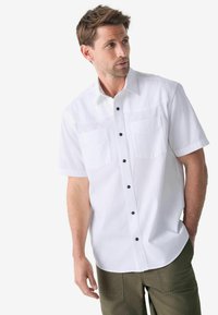 REGULAR FIT - TWIN POCKET WESTERN STYLE SHORT SLEEVE - Hemd - white