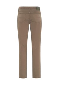 Braune Baumwollhosen mit geradem Bein, ausgestattet mit zwei Gesäßtaschen und einem Etikett am Bund. Glatte Textur mit minimalen Details.