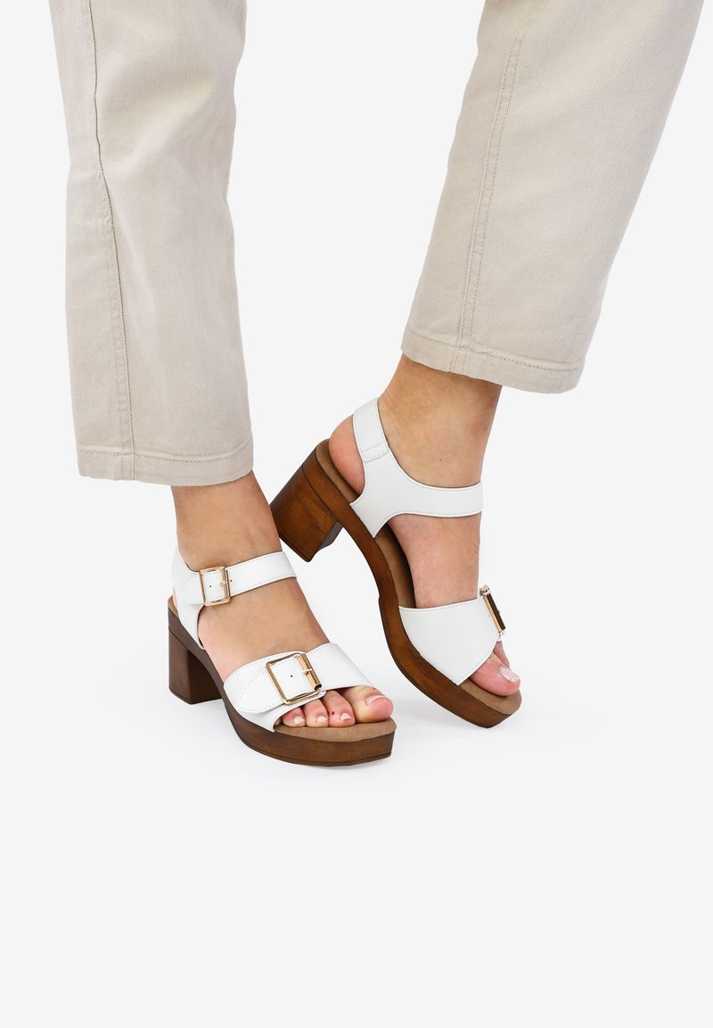 Bosanova DE TACÓN CON HEBILLA - Clogs - blanco