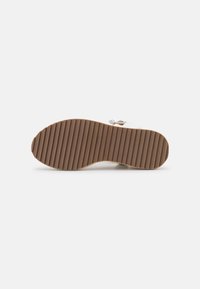 Even&Odd Espadrilky - white
